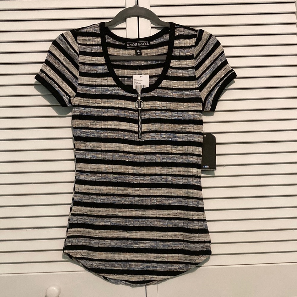 Almost Famous - Short Sleeve Light Knit Top - Medium - NWT